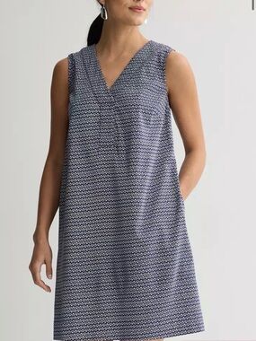 Sleeveless V-Neck Navy Shell Print Dress